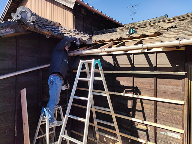 15.コラム03 瓦屋根の修繕工事。