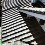 屋根の点検作業を行います