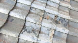 【東海市】天井に雨染みが！築年数経過の屋根点検で破損を発見！原因は施工不良？