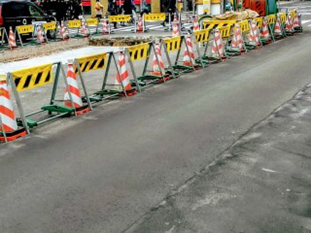 03.コラム02 道路工事の案内のフリしてきます。