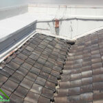 瓦屋根との間には中樋板金が設置する場所がありました