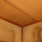 雨漏りして天井板と内壁