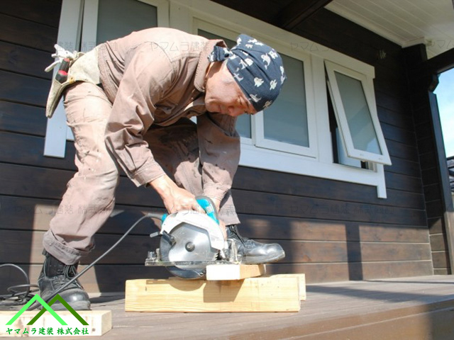 リフォーム工事を作業する職人さん