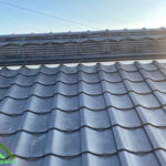 新しい屋根漆喰にて塗り替え作業をします