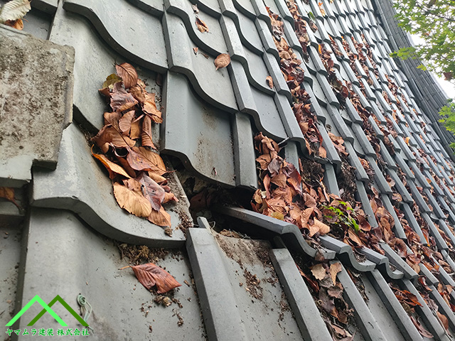 名古屋市天白区　落ち葉で雨漏りした瓦屋根　作業開始前
