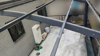 名古屋市中区【塩ビ屋根復旧】外装リフォーム現場から！カーポート屋根の安全復旧と雨樋勾配不良の徹底解説