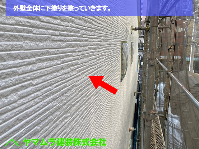 06.名古屋市中区 外壁塗装 外壁全体に下塗りを塗っていきます。