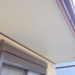 01．名古屋市中区　外壁塗装　雨宿りが出来るほどの幅広の軒天井。