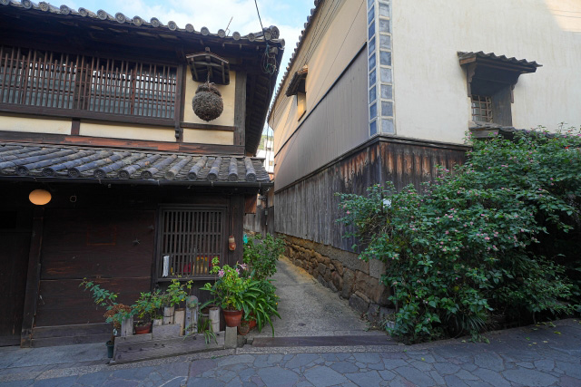 05.名古屋市中区 外壁塗装 塗装することで歌舞などが付着しにくくなります。