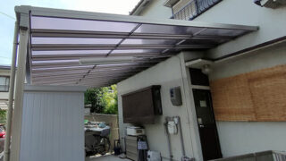 東海市【屋根漆喰作業】足場設置でカーポートやベランダの解体は必要？安全第一の屋根工事の現場！丁寧な作業工程とパネル再利用