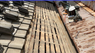 東海市【中樋板金修繕】大雨で雨漏りの原因は中樋？安心の屋根リフォーム工事！勾配　瓦屋根　重ね葺き　リフォーム