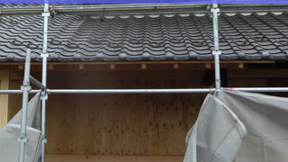 東浦町【瓦屋根修復】建物内装工事と屋根の軽量化で地震に強い家へ!瓦屋根をめくるメリットと工事の重要ポイントを解説!