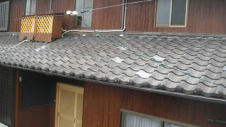 名古屋市南区【瓦差し替え】屋根修理で雨漏りを防ぐ!瓦のひび割れ放置は危険!正しい瓦差し替え交換を台風シーズン前の点検!