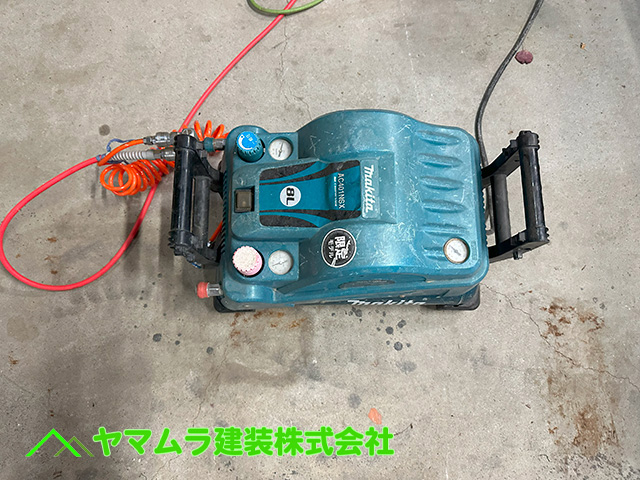06.中川区 屋根造り 電動式コンプレッサーのイメージ写真。
