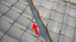 【屋根谷部修繕】名古屋市南区　雨漏り寸前の谷樋交換！瓦は再利用で費用削減！危険な鉄棒を撤去し台風に備える飛散防止工事