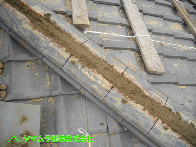 01.知多市 棟修理 熨斗瓦の再施工の様子。