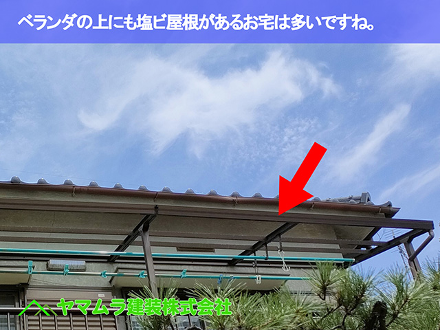 03.東浦町 瓦葺き替え ベランダの上にも塩ビ屋根があるお宅は多いですね。