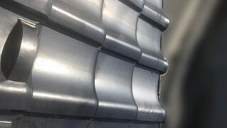 【破損瓦交換】常滑市 足場解体で破損した軒先瓦の交換作業!安全な平瓦の撤去から釘で固定する設置手順まで瓦1枚の修理!