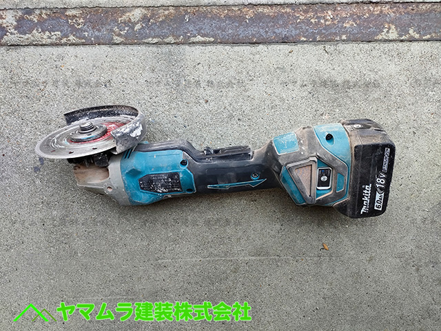 03.名古屋市天白区 屋根補強 ディスクグラインダー。