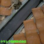 11．名古屋市瑞穂区　谷修理　屋根谷部に新しい谷鈑金を取り付けました。