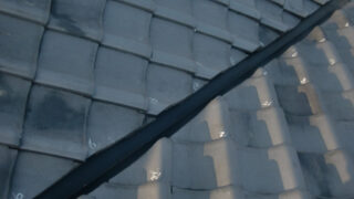 【谷樋板金交換】大府市　和風住宅の屋根！雨漏り原因は谷樋の劣化？瓦の下の銅板交換作業と重要なルーフィング施工！