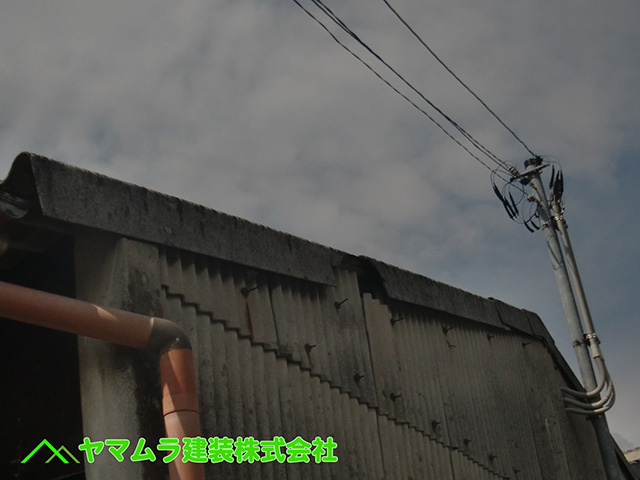 01.名古屋市中区 スレート屋根 スレート屋根材の袖ケラバ部が破損していました。