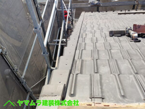 02．名古屋市天白区　ケラバ修理　ケラバ袖瓦を一枚ずつ取り付け作業完了後。