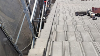 【水切り板金】名古屋市天白区　杜撰な施工とドーマーまでのケラバ板金設置と防水！雨漏りの危険信号！あなたの屋根は大丈夫？