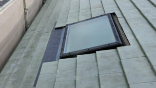 【天窓から雨漏り】名古屋市昭和区　屋根施工不良が原因？雨水浸入を防ぐ防水工事！作業足場からの点検調査から作業完了まで