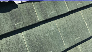 常滑市【天窓修理】天窓の「浮き」は雨漏りのサイン！水下スカート緊急補修！滑りやすい瓦屋根でも足場で安全にコーキング固定