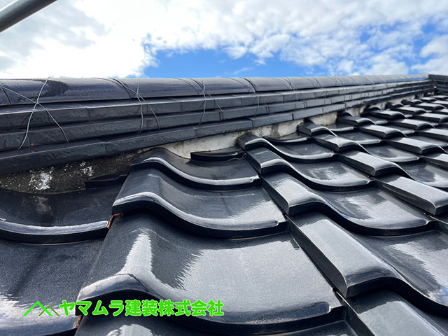 16．和瓦棟の漆喰塗り替え作業。