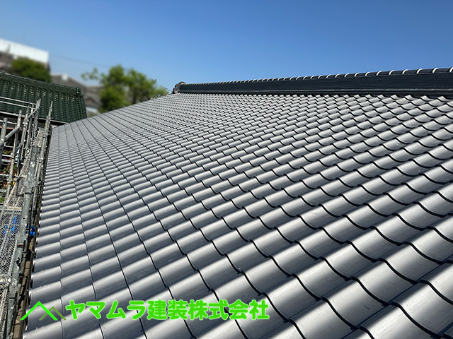 01.名古屋市中川区 屋根葺き替え 棟瓦で棟を積み上げていきます。