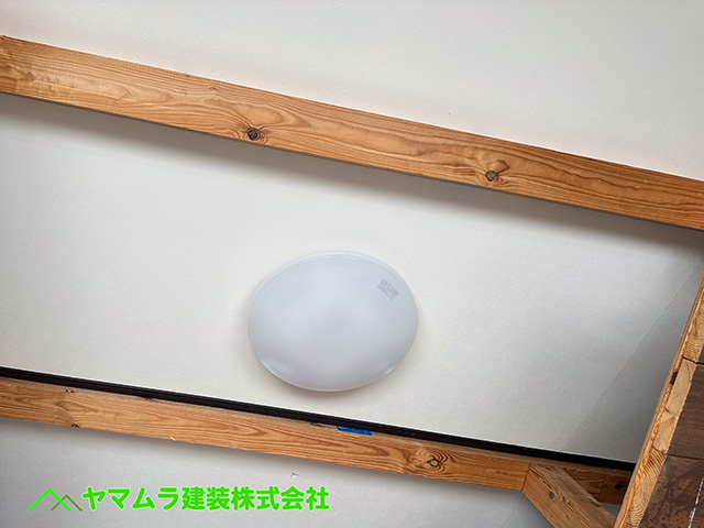 09．LED照明器具を交換作業完了。