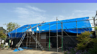 名古屋市中川区【瓦屋根上げ】屋根葺き替えで新しい瓦を屋根に運ぶ荷揚げ機作業を公開!安全・技術と瓦施工のための事前準備