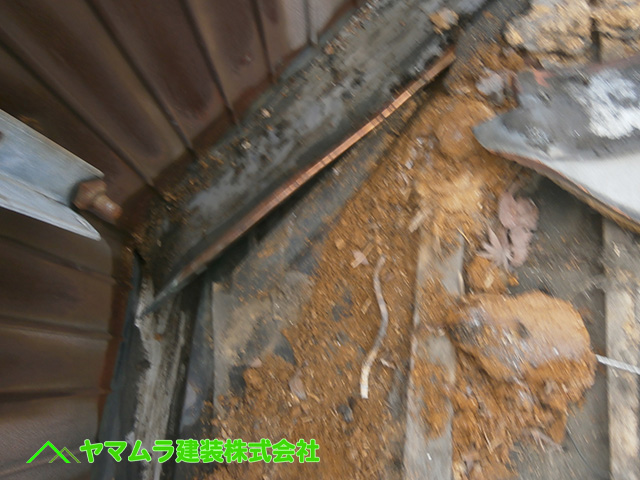 01.豊明市 屋根修理 水流れ板金交換作業の開始。