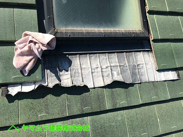 01．常滑市　天窓補修　天窓水下スカート部作業前の状態。