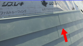 【知多市】防水紙の上からビスで金属屋根材を固定する屋根カバー工事!