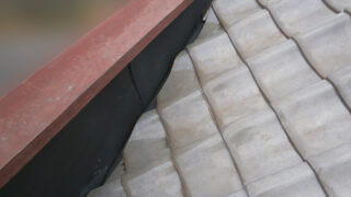 【屋根修理】豊明市 雨漏り修理の原因は壁と屋根の隙間!内部の防水不備と板金劣化を補修!屋根瓦の復旧から釘頭のコーキング