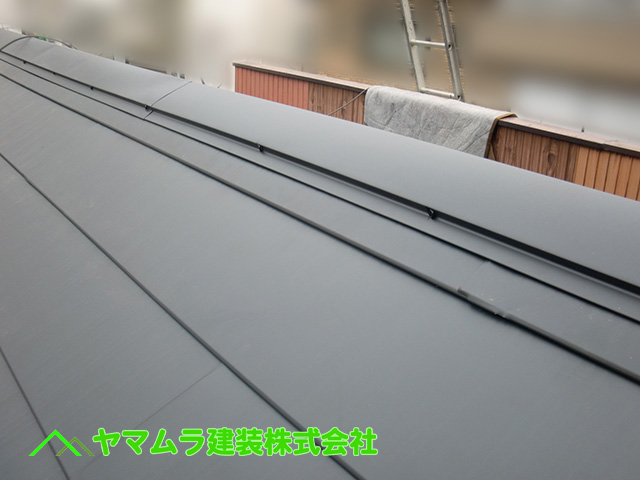 01．名古屋市昭和区　カバー工法　新しい屋根材で屋根全体を施工します。