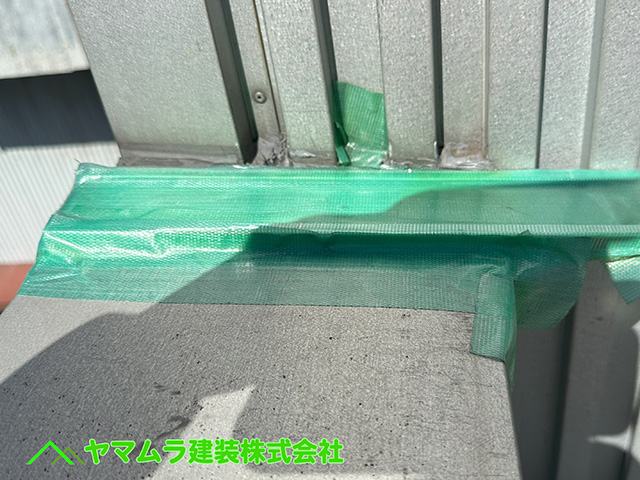 12．笠木と外壁の雨漏り養生。