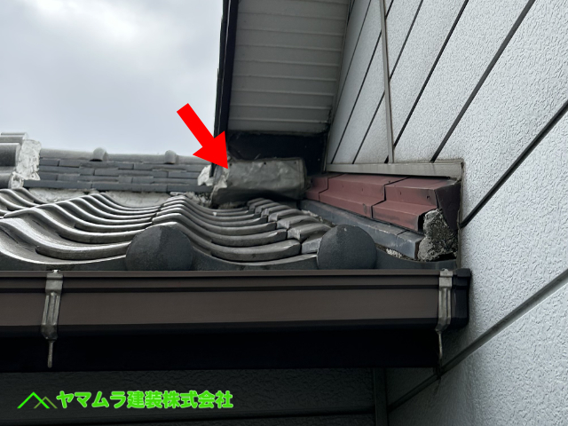 08．東浦町　点検　二階屋根の方にもややおかしそうな修理が施されています。