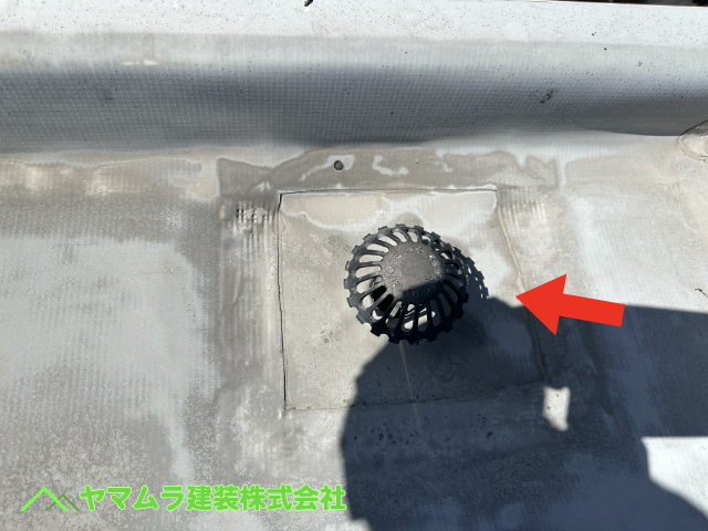 07．大府市　陸屋根点検　ドレンとその付近の防水は劣化具合が進んでいそうに見えます。