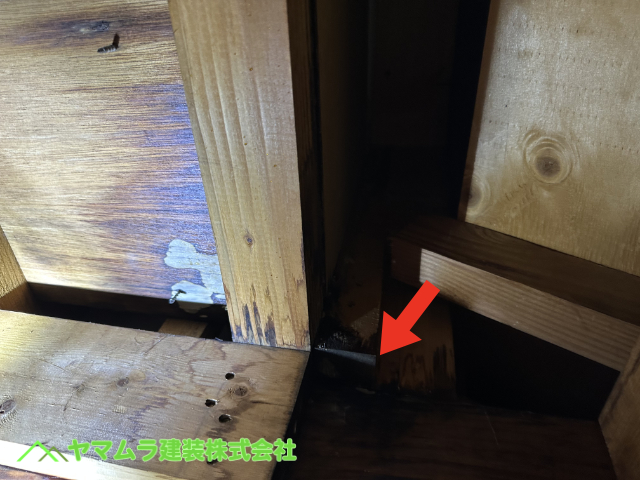 04．大府市　ベランダ雨漏り　雨漏りした範囲が広範囲に広がっています。