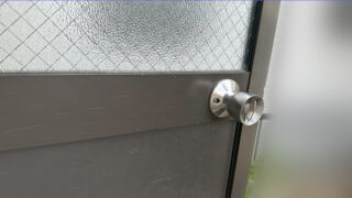 【名古屋市港区】玄関ドアの修理!ノブやラッチ・ストライク固定の作業工程