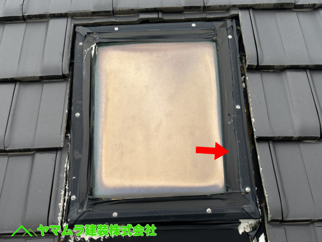 04．名古屋市熱田区　点検　窓と枠部分に防水テープらしきものが貼られていました。