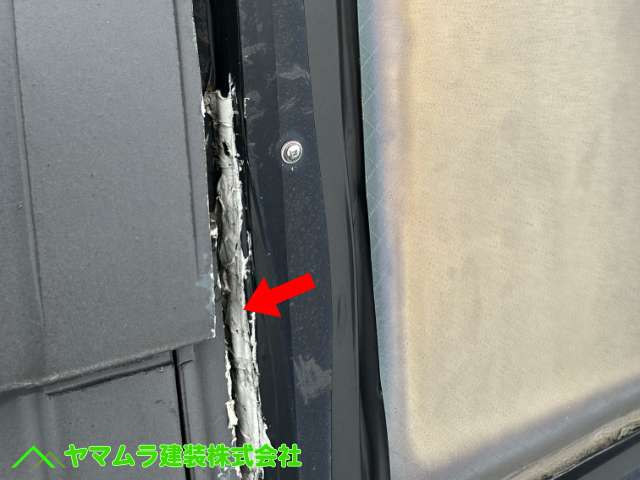 09．名古屋市熱田区　点検　天窓の横側の水切り板金にコーキングが塗布されていました。