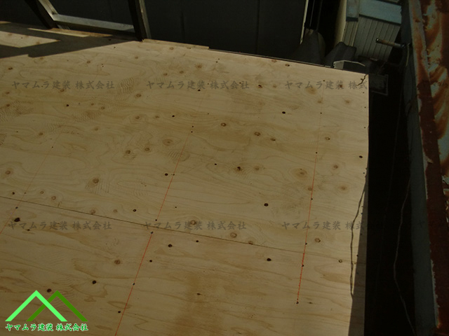 大府市　カバー工法　新しい野地板合板で補強