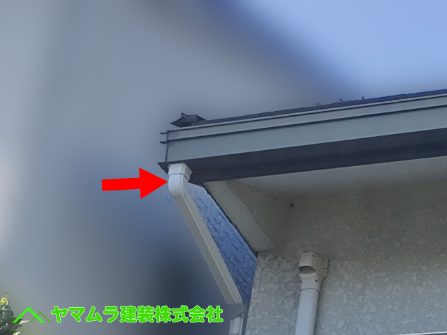 07．名古屋市港区　雨樋点検　反対側にも雨樋の集水器と竪樋がありました。