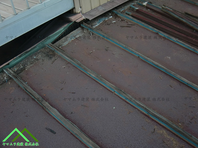 大府市　カバー工法　トタン屋根の垂木が腐食