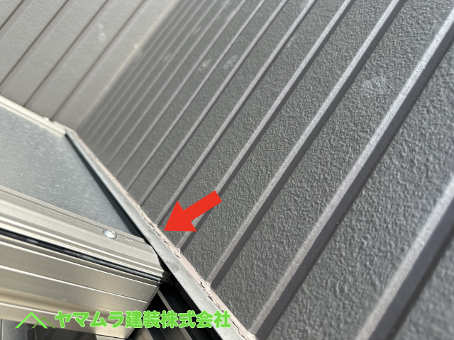 06.名古屋市港区 ベランダ雨漏り 屋根の課題と外壁に取り付けられたレール上部のシーリング塗布の状態もチェックしました。